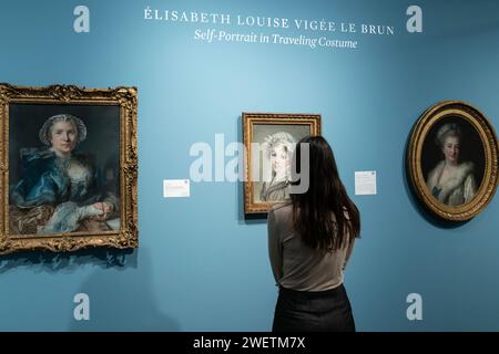 New York, USA. Januar 2024. Eine Frau, die Examination Self Portrait von Elizabeth Louise Vigee Le Brun gesehen hat, wurde im Rahmen der Sotheby's Annual Masters Week Sales bei Sotheby's in New York während einer Pressevorschau am 26. Januar 2024 versteigert. (Foto: Lev Radin/SIPA USA) Credit: SIPA USA/Alamy Live News Stockfoto