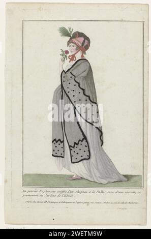 Sammlung für Männer und Frauen, 1783-1813, Nr. 170: La Pensive Euphrosin (...), 1783-1813 Frau gekleidet in einem Kleid mit Schlepptau. Ein transparenter, langer Schal mit Punkten um die Schultern. Auf dem Kopf ein 'Chapeau a la pallas', verziert mit einer Aigrette. Flacher Schuh mit Schleife und spitzer Nase. Eine Blume in der linken Hand. Laut der Bildunterschrift geht sie durch die „Jardins de l'Elisée“. Der Druck ist Teil einer Serie von mindestens 82 Modedrucken, Collection Consacrée Aux Modes d’Hommes et de Femmes, erschienen bei Basset, Paris, zwischen 1783 und 1813 Papierstiche. dres Stockfoto