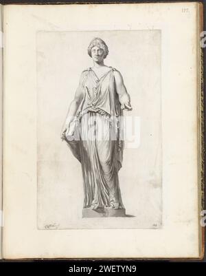 Statue einer Frau, 1636 - 1647 gedruckt Statue einer Frau. In der Mitte der Basis das Wappen von Vincenzo Giustiniani. Print ist Teil eines Albums mit einer Serie von Drucken zu den Skulpturen der Sammlung in der Galleria Giustiniani in Rom. Papiergravurstück einer Skulptur, Reproduktion eines Skulpturenstücks Stockfoto