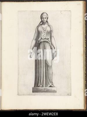 Statue einer Frau mit Zöpfen im Haar, 1636 - 1647 Druck Statue einer Frau mit Zöpfen im Haar. In der Mitte der Basis das Wappen von Vincenzo Giustiniani. Print ist Teil eines Albums mit einer Serie von Drucken zu den Skulpturen der Sammlung in der Galleria Giustiniani in Rom. Papiergravurstück einer Skulptur, Reproduktion eines Skulpturenstücks. Weibliche Personen aus der klassischen Geschichte Stockfoto