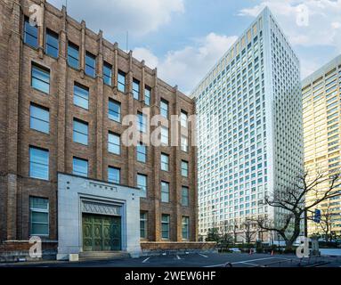 Tokio, Japan. Januar 2024. Außenansicht des Palastes Shisei Kaikan (Rathaus), in dem sich die Büros des Tokyo Institute of Municipal Research befinden Stockfoto