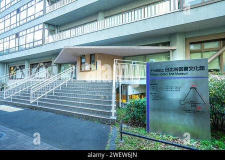 Tokio, Japan. Januar 2024. Außenansicht der Hibiya Bibliothek und des Museumsgebäudes im Stadtzentrum Stockfoto