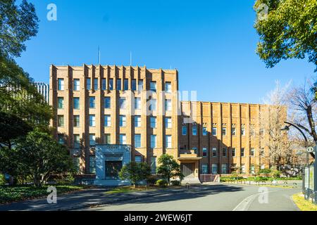 Tokio, Japan. Januar 2024. Außenansicht des Palastes Shisei Kaikan (Rathaus), in dem sich die Büros des Tokyo Institute of Municipal Research befinden Stockfoto