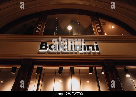 Goldenes Logozeichen der berühmten Boutique Baldinini. Ein italienisches Unternehmen, das Schuhe und Accessoires herstellt Stockfoto