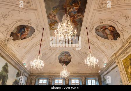 Rokoko-Fresken des italienischen Malers Karl Henrici (1737-1823) im Schloss Menz im historischen Zentrum von Bozen, Südtirol, Trentino Südtirol, Italien Stockfoto