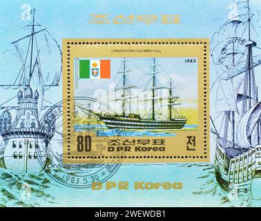 Souvenirbogen mit gestempelter Briefmarke, gedruckt von Nordkorea, auf dem Segelschiff „Cristoforo Colombo“ Italien, ca. 1983 gezeigt wird. Stockfoto