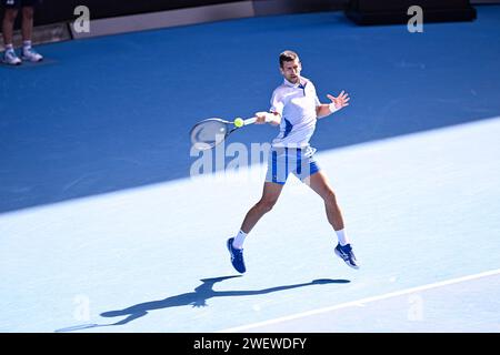 Melbourne, Australien. Januar 2024. Novak Djokovic während des Australian Open AO 2024 Grand Slam Tennis Turniers im Melbourne Park in Melbourne, Australien, am 26. Januar 2024. Foto: Victor Joly/ABACAPRESS.COM Credit: Abaca Press/Alamy Live News Stockfoto