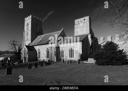 Blick auf die Weybourne Priory and All Saints Church, Weybourne Village, North Norfolk, England, Großbritannien Stockfoto