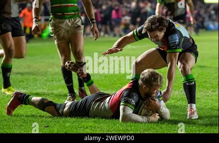 Harlequins Lewis Gjaltema feiert mit Tyrone Green, nachdem er am 26. Januar 2024 einen Versuch bei den Harlequins vs. Leicester Tigers, The Stoop, Twickenham, London, Großbritannien erzielt hat. Foto von Gary Mitchell Credit: Gary Mitchell, GMP Media/Alamy Live News Stockfoto