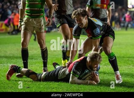 Harlequins Lewis Gjaltema feiert mit Tyrone Green, nachdem er am 26. Januar 2024 einen Versuch bei den Harlequins vs. Leicester Tigers, The Stoop, Twickenham, London, Großbritannien erzielt hat. Foto von Gary Mitchell Credit: Gary Mitchell, GMP Media/Alamy Live News Stockfoto