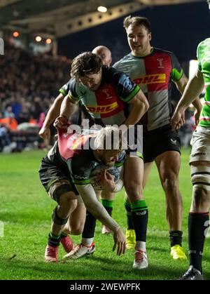 Harlequins Lewis Gjaltema feiert mit Tyrone Green, nachdem er am 26. Januar 2024 einen Versuch bei den Harlequins vs. Leicester Tigers, The Stoop, Twickenham, London, Großbritannien erzielt hat. Foto von Gary Mitchell Credit: Gary Mitchell, GMP Media/Alamy Live News Stockfoto