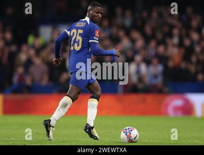 London, Großbritannien. Januar 2024. Moisés Caicedo aus Chelsea während des FA Cup Spiels in Stamford Bridge, London. Der Bildnachweis sollte lauten: Paul Terry/Sportimage Credit: Sportimage Ltd/Alamy Live News Stockfoto