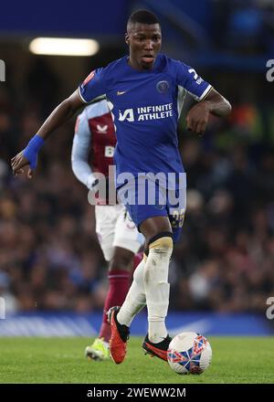 London, Großbritannien. Januar 2024. Moisés Caicedo aus Chelsea während des FA Cup Spiels in Stamford Bridge, London. Der Bildnachweis sollte lauten: Paul Terry/Sportimage Credit: Sportimage Ltd/Alamy Live News Stockfoto