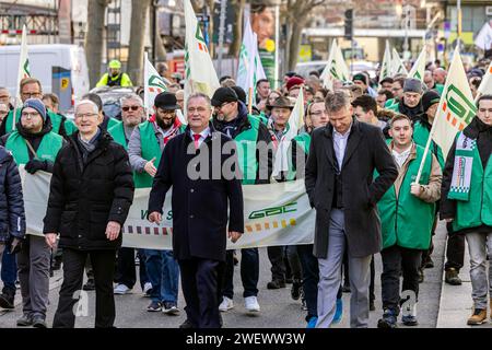 Streik der triebfahrzeugführergewerkschaft GDL. Streik-Demonstration durch das Stadtzentrum. Claus Weselsky, Bundesvorsitzender der GDL, führt den Protest an Stockfoto