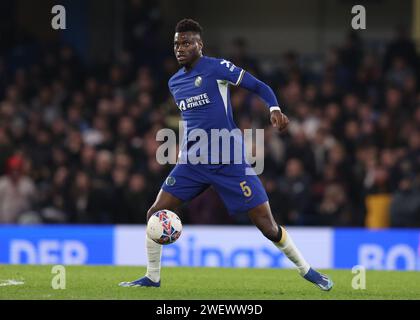London, Großbritannien. Januar 2024. Benoît Badiashile von Chelsea während des FA Cup Spiels in Stamford Bridge, London. Der Bildnachweis sollte lauten: Paul Terry/Sportimage Credit: Sportimage Ltd/Alamy Live News Stockfoto