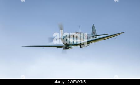 Old Warden, UK - 2. Oktober 2022: Ein britisches Spitfire-Kampfflugzeug aus dem 2. Weltkrieg, in Nahaufnahme im Flug Stockfoto