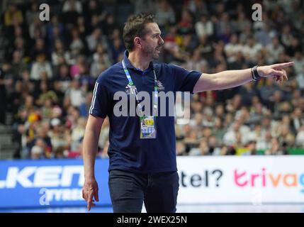 Coach Guillaume Gille aus Frankreich während des Handballspiels der Männer EHF Euro 2024 zwischen Frankreich und Schweden am 26. Januar 2024 in der Lanxess-Arena in Köln Stockfoto