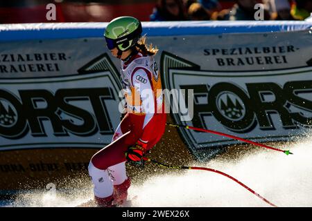 Puchner Mirjam (AUT) während der AUDI FIS World Cup 2024 - Damen-Abfahrtsrennen, Alpinski-Rennen in Cortina D'Ampezzo, Italien, 27. Januar 2024 Credit: Independent Photo Agency Srl/Alamy Live News Stockfoto