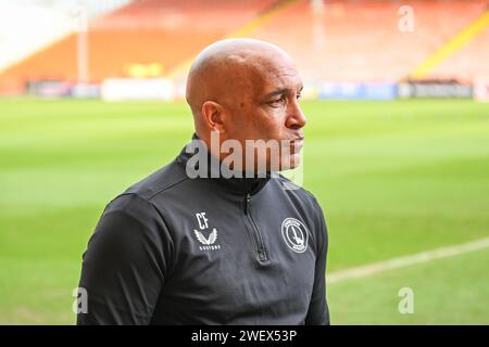 Curtis Fleming Interims-Cheftrainer von Charlton Athletic während des Vorspielinterviews vor dem Sky Bet League 1 Match Blackpool vs Charlton Athletic in Bloomfield Road, Blackpool, Großbritannien, 27. Januar 2024 (Foto: Craig Thomas/News Images) Stockfoto