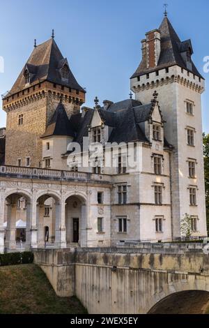 Château de Pau, ein militärisches Gebäude und eine typische Festung, historisches Denkmal und Nationalmuseum. Pau, Pyrénées-Atlantiques, Frankreich. Stockfoto