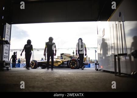 02 VANDOORNE Stoffel (bel), DS Penske, DS E-tense FE23, Pitlane, Ambiance beim Diriyah E-Prix 2024, 2. Treffen der ABB FIA Formel E Weltmeisterschaft 2023-24, auf dem Riad Street Circuit vom 25. Bis 27. Januar in Diriyah, Saudi Arabien Stockfoto