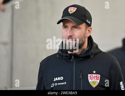 Stuttgart, Deutschland. Januar 2024. vor Spielbeginn: Trainer Sebastian Hoeness VfB Stuttgart VfB Stuttgart VfB Stuttgart vs RasenBallsport Leipzig RBL 27.01.2024 DFL-VORSCHRIFTEN VERBIETEN JEDE VERWENDUNG VON FOTOGRAFIEN ALS BILDSEQUENZEN UND/ODER QUASI-VIDEO/dpa/Alamy Live News Stockfoto