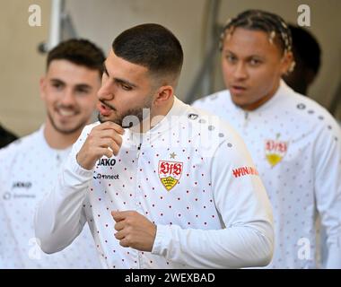 Stuttgart, Deutschland. Januar 2024. vor Spielbeginn: Deniz Undav VfB Stuttgart (26) Aufwaermen Training VfB Stuttgart vs RasenBallsport Leipzig RBL 27.01.2024 DFL-VORSCHRIFTEN VERBIETEN JEDE VERWENDUNG VON FOTOGRAFIEN ALS BILDSEQUENZEN UND/ODER QUASI-VIDEO/dpa/Alamy Live News Stockfoto