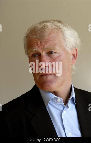 Morten Olsen, Trainer der dänischen Fußballnationalmannschaft, hält eine Pressekonferenz über die Visionen der Nationalmannschaft und Spiele mit internationalen Fußballmannschaften ab. und warnt die nationalen Fußballvereine, mehr dänische Talente zu produzieren, wenn die Nationalmannschaften keine neuen nationalen Talente produzieren, werden wir in Zukunft mit Problemen für die Nationalmannschaft konfrontiert sein, Kopenhagen Dänemark, September 25,2006 Stockfoto