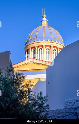 Ermoupoli, GR - 7. August 2023: Ermoupoli Kirche von Agios Nikolaos Stockfoto