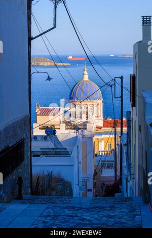 Ermoupoli, GR - 7. August 2023: Ermoupoli Kirche von Agios Nikolaos Stockfoto