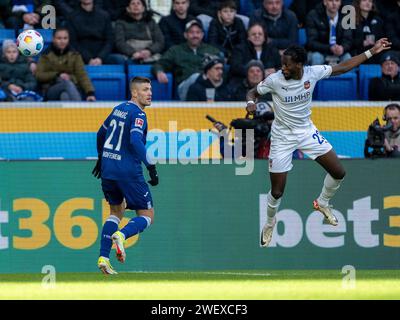 Marius Büelter (TSG 1899 Hoffenheim, #21), Omar-Haktab Traore (FC Heidenheim, #23), GER, TSG 1899 Hoffenheim vs. 1. FC Heidenheim, Fussball, Bundesliga, 19. Spieltag, Spielzeit 2023/2024, 27.01.2024, DFB/DFL-Vorschriften verbieten jede Verwendung von Fotografien als Bildsequenzen und/oder Quasi-Video., Foto: Eibner-Pressefoto/Sascha Walther Stockfoto