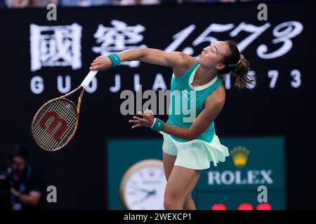 Qinwen Zheng (CHN) im Finale gegen Aryna Sabalenka am 14. Tag der Australian Open 2024 im Melbourne Park am 27. Januar 2024 in Melbourne, Australien. Stockfoto