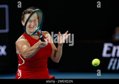 Aryna Sabalenka in Aktion während ihres Finalspiels gegen Qinwen Zheng (CHN) am 14. Tag der Australian Open 2024 im Melbourne Park am 27. Januar 2024 in Melbourne, Australien. Stockfoto