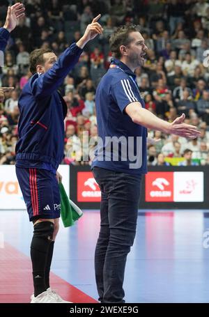 Köln, Deutschland. Januar 2024. © Laurent Lairys/MAXPPP - Köln 26/01/2024 Coach Guillaume Gille von Frankreich während der EHF Euro 2024, Halbfinalspiel zwischen Frankreich und Schweden am 26. Januar 2024 in der Lanxess-Arena in Köln - Foto Laurent Lairys/MAXPPP Credit: MAXPPP/Alamy Live News Stockfoto