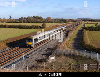 Chiltern Railways Class 168 Clubman Train 168107 vorbei an Charlton-on-Otmoor auf dem Bicester Link Teil der Varsity-Eisenbahnstrecke Stockfoto