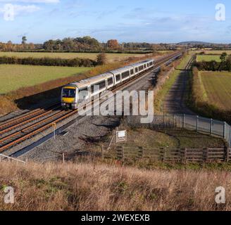 Chiltern Railways Class 168 Clubman Train 168107 vorbei an Charlton-on-Otmoor auf dem Bicester Link Teil der Varsity-Eisenbahnstrecke Stockfoto