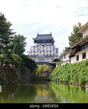 Kokura-Jo oder Kokura Castle, Japanisches Schloss im Katsuyama Public Park Kitakyushu, in der Nähe des Flusses Murasaki in Fukuoka, Japan Stockfoto