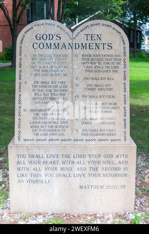 Ein Denkmal mit Göttern zehn Geboten im Dorf salem Massachuetts. Stockfoto