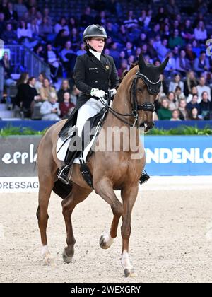 AMSTERDAM - Charlotte Defalque mit Botticelli während des FEI World Cup Dressurwettbewerbs beim Springturnier Amsterdam 2024 beim RAI am 26. Januar 2024 in Amsterdam, Niederlande. ANP | Hollandse Hoogte | GERRIT VAN COLOGNE Stockfoto