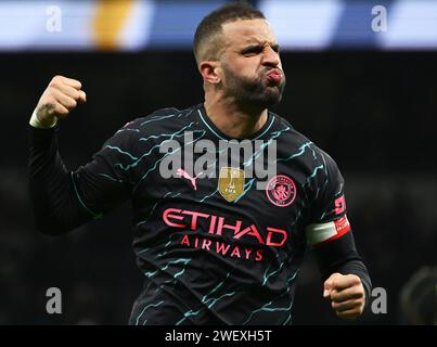 London, Großbritannien. Januar 2024. Kyle Walker aus Manchester City feiert nach dem Sieg. Emirates FA Cup, 4. Runde, Tottenham Hotspur gegen Manchester City im Tottenham Hotspur Stadium in London am Freitag, 26. Januar 2024. Dieses Bild darf nur für redaktionelle Zwecke verwendet werden. Foto nur für redaktionelle Verwendung von Sandra Mailer/Andrew Orchard Sportfotografie/Alamy Live News Credit: Andrew Orchard Sportfotografie/Alamy Live News Stockfoto