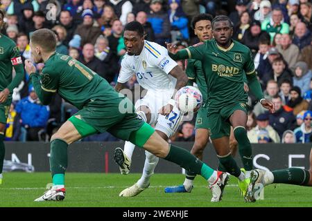 Leeds, Großbritannien. Januar 2024. Jaidon Anthony von Leeds United schießt in 1-0 der ersten Hälfte des Emirates FA Cup Fourth Round Match Leeds United gegen Plymouth Argyle in Elland Road, Leeds, Großbritannien, 27. Januar 2024 (Foto: James Heaton/News Images) in Leeds, Großbritannien, 27. Januar 2024. (Foto: James Heaton/News Images/SIPA USA) Credit: SIPA USA/Alamy Live News Stockfoto