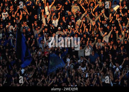 Bergamo, Italien. Januar 2024. Foto Spada/LaPresse 27 gennaio 2024 - Bergamo, Italia - Sport, calcio - Atalanta vs Udinese - Campionato italiano di calcio Serie A TIM 2023/2024 - Stadio Gewiss. Nella foto: Tifosi atalantaJanuar 27, 2024 Bergamo, Italien - Sport, calcio - Atalanta vs Udinese - Serie A Fußball Meisterschaft 2023/2024 - Gewiss Stadium. Im Bild: atalanta Fans Credit: LaPresse/Alamy Live News Stockfoto