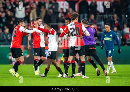 Rotterdam, Niederlande. Januar 2024. ROTTERDAM, 24-01-2024, Stadion Feijenoord/de Kuip, niederländischer Fußball, TOTO KNVB beker, Saison 2023/2024, Feyenoord - PSV, Spieler feiern den Sieg Credit: Pro Shots/Alamy Live News Stockfoto