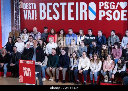 27. Januar 2024: Der Präsident Spaniens und Generalsekretär der Sozialistischen Arbeiterpartei Spaniens (PSOE, für ihr Akronym auf Spanisch), Pedro Sanchez, während einer Kundgebung an der Veterinärmedizinischen Fakultät der Universität Santiago de Compostela (USC), zur Unterstützung des sozialistischen Kandidaten für die Präsidentschaft der Xunta de Galicien (galicische Regionalregierung), Jose Ramon Gomez Besteiro. (Kreditbild: © Cristian Leyva/ZUMA Press Wire) NUR REDAKTIONELLE VERWENDUNG! Nicht für kommerzielle ZWECKE! Stockfoto