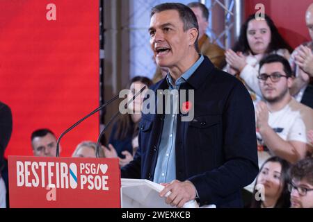 27. Januar 2024: Der Präsident Spaniens und Generalsekretär der Sozialistischen Arbeiterpartei Spaniens (PSOE, für ihr Akronym auf Spanisch), Pedro Sanchez, während einer Kundgebung an der Veterinärmedizinischen Fakultät der Universität Santiago de Compostela (USC), zur Unterstützung des sozialistischen Kandidaten für die Präsidentschaft der Xunta de Galicien (galicische Regionalregierung), Jose Ramon Gomez Besteiro. (Kreditbild: © Cristian Leyva/ZUMA Press Wire) NUR REDAKTIONELLE VERWENDUNG! Nicht für kommerzielle ZWECKE! Stockfoto