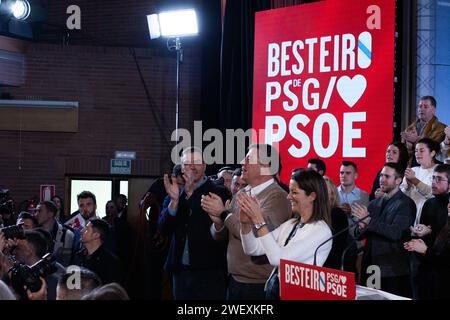 27. Januar 2024: Der Präsident Spaniens und Generalsekretär der Sozialistischen Arbeiterpartei Spaniens (PSOE, für ihr Akronym auf Spanisch), Pedro Sanchez, während einer Kundgebung an der Veterinärmedizinischen Fakultät der Universität Santiago de Compostela (USC), zur Unterstützung des sozialistischen Kandidaten für die Präsidentschaft der Xunta de Galicien (galicische Regionalregierung), Jose Ramon Gomez Besteiro. (Kreditbild: © Cristian Leyva/ZUMA Press Wire) NUR REDAKTIONELLE VERWENDUNG! Nicht für kommerzielle ZWECKE! Stockfoto