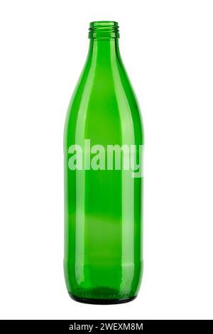 Leere grüne Glasflasche ohne Verschluss. Isoliert auf weißem Hintergrund. Datei enthält Beschneidungspfad Stockfoto