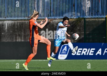 Cercola, Italien. Januar 2024. Miharu Kobayashi von Napoli femminile im Spiel der Women's Series A zwischen Napoli Women und FC Internazionale Women im Stadio Giuseppe Piccolo am 27. Januar 2024 in Cercola (NA), Italien. Quelle: Nicola Ianuale/Alamy Live News Stockfoto