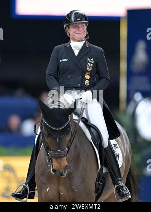 AMSTERDAM - Isabell Werth mit DSP Quantaz während des FEI World Cup Dressurwettbewerbs beim Springturnier Amsterdam 2024 im RAI am 26. Januar 2024 in Amsterdam, Niederlande. ANP | Hollandse Hoogte | GERRIT VAN COLOGNE Stockfoto