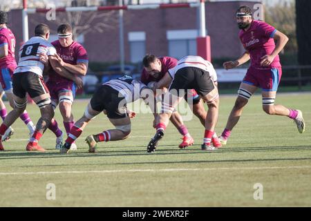 Rom, Italien. Januar 2024. FFOO-Angriff während des G.S. Fiamme Oro Rugby Roma vs Rugby Vicenza, italienische Serie A Elite Rugby Match in Rom, Italien, 27. Januar 2024 Credit: Independent Photo Agency/Alamy Live News Stockfoto